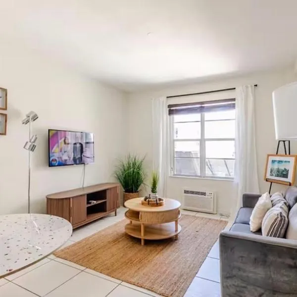 Stylish seaside 1 bedroom apartment, hotel in Miami Beach