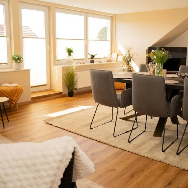 Lichtdurchflutende Wohnoase-Kamin-ruhig-kostenloser Parkplatz- 24-7 Self Check-in, bis zu 5 Personen, sehr geräumig, hotel i Paderborn