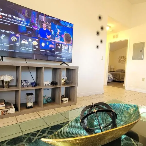 Stylish House Near UF, VA, & Downtown Gainesville, hotel v mestu Gainesville