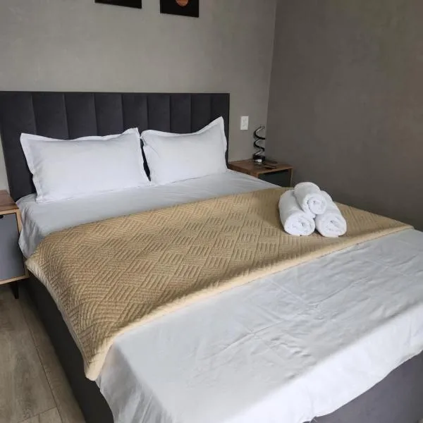 1 комн Козбагарова 7 центр, hotel a Semey