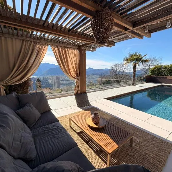 FAMlLY APARTMENT WITH PRIVATE OUTDOOR POOL, hotel en Cademario