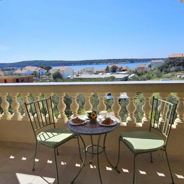 Lucia Sea View Apartment - Banjol Rab,位于班约勒的酒店