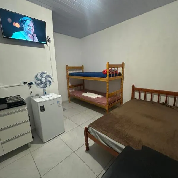 NOVO, Apto Completo com Cozinha, Banheiro privativo, Internet rápida e Estacionamento, hotel v destinaci Paranaguá