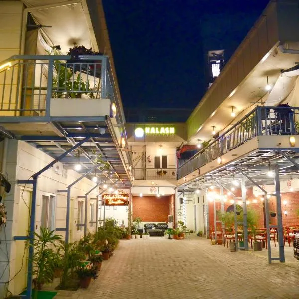 Kalash Parkaze Glamping Hostel, khách sạn ở Pokhara