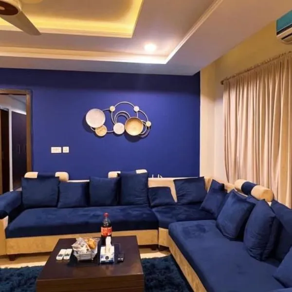 Modern Stay with 2 AC, Free Parking & Self Check-In, hótel í Rāwalpindi
