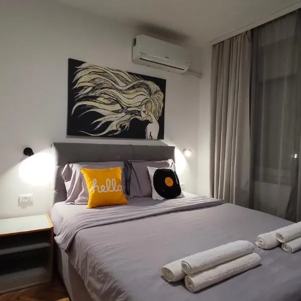 The House Apartments & Guest Rooms، فندق في أوخريد