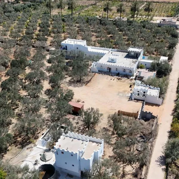 Zina Resort Guesthouse & Camping, hotell i Zurayq Barrānīyah