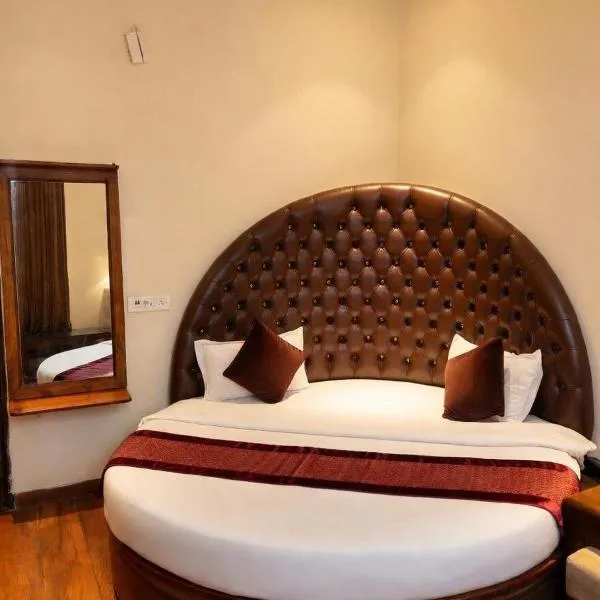 Hotel WoodCresstt Zirakpur !! Budget Friendly Stay With Airport Access, hotelli kohteessa Zirakpur