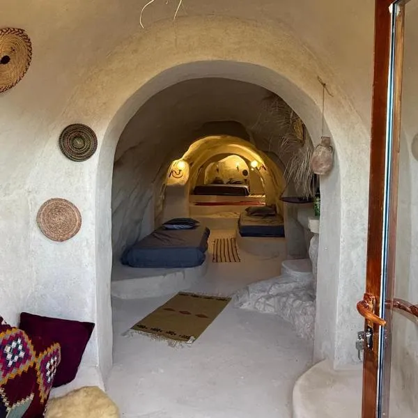 échappée troglodyte unique, hotel Tūjān városában