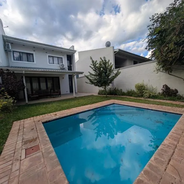 Victoria Falls Modern 3 Bed Villa Private Pool, hotel em Victoria Falls