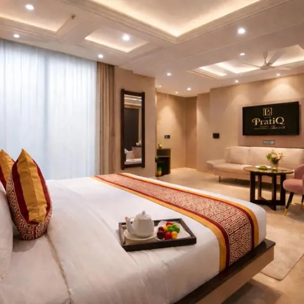 The PratiQ Luxe - Paschim Vihar, hotel in New Delhi
