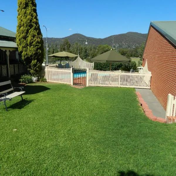 Roseville Motel and Apartments、タムワースのホテル