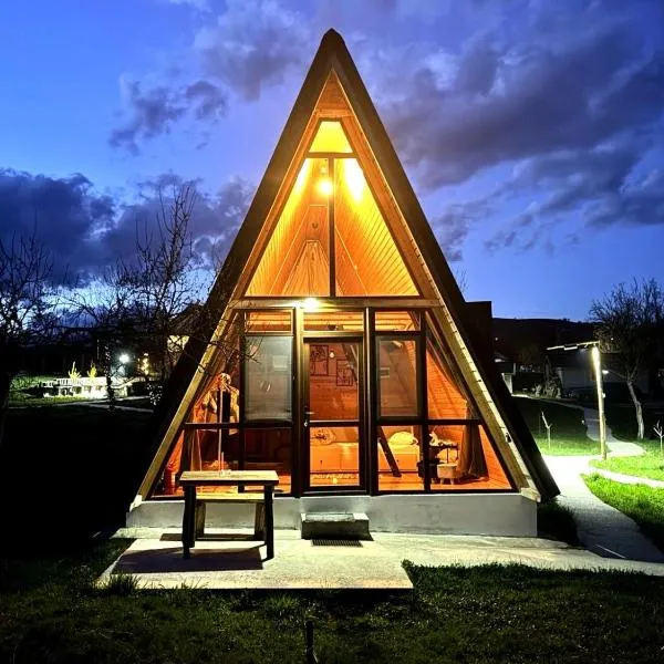 Horezu Cozy Cabin، فندق في Izvoru Rece