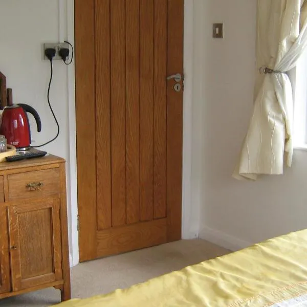 Savannah Bed and Breakfast, hotel in Virginia Water