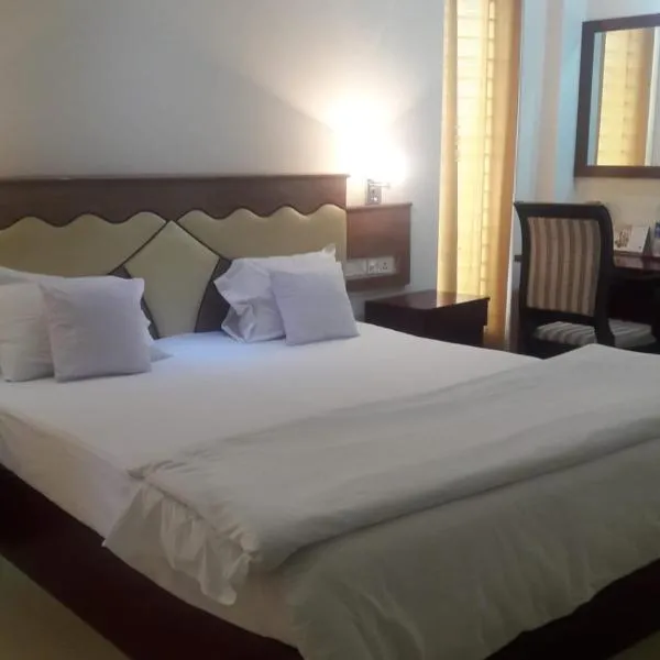 Hotel Crown, hotel na destinaciji Rājshāhi