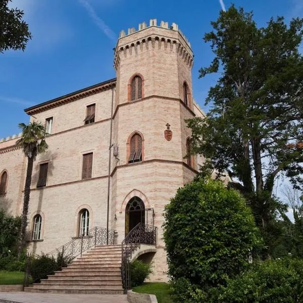 Castello Montegiove, hotel v destinaci Fano