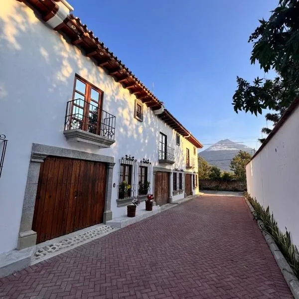 Villa San Lazaro, Alojamiento entero, para 8 personas en Antigua con amplio parqueo y terraza con vistas al volcan, hotel v mestu Antigua Guatemala