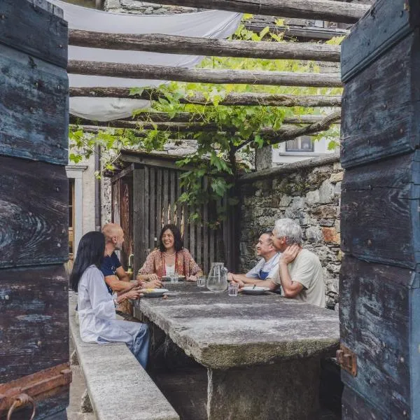 Ecovillage Sanctuary Bordei, hotel di Palagnedra