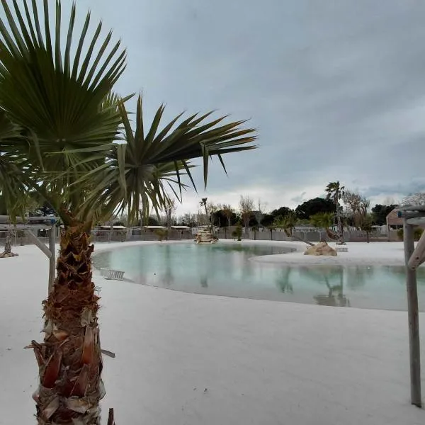 Le Mobilhome Douillet climatisé 5 pers en camping, proche plage, 2 SDB, 2 WC, hôtel à Vendres