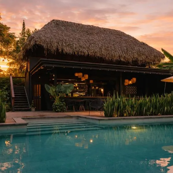 Jungle River Resort, hotel en Ojochal