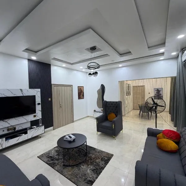 LUXURY 4BR Duplex with STARLINK & PS5, 4mins to GRA, хотел в Порт Харкорт