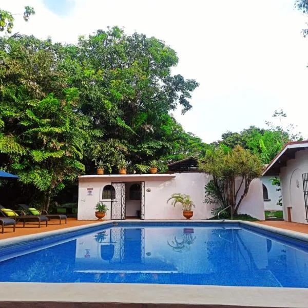 Hacienda Escondida 10min to Airport, hotel en Alajuela