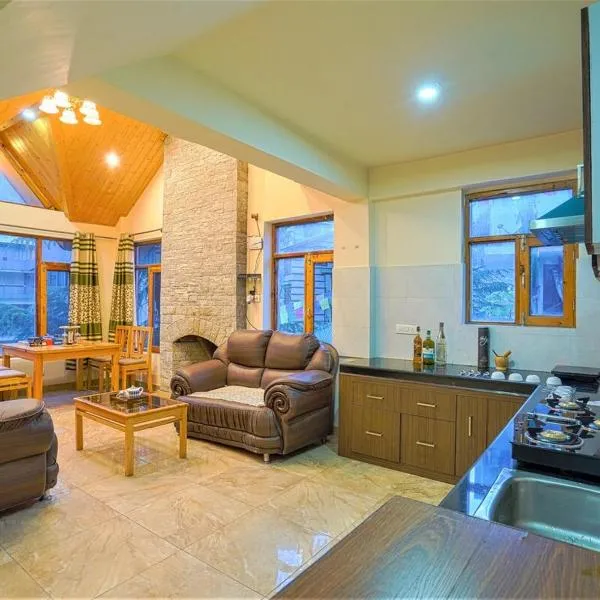 Pine Wood Chalet, отель в Манали