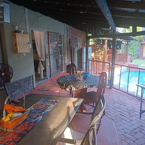 SMAPERS GUESTHOUSE, отель в городе Бритс