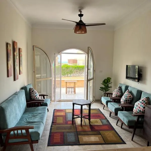 Duaa AlSamaa - North Coast - 3 bedroom Chalet - Sea View -قرية دعاء السماء الساحل الشمالي, hotel en Dawwār ‘Abd Allāh