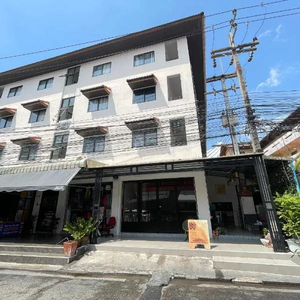 Dad N Mom's House By Thongnak Apartment, hotelli kohteessa Keski-Pattaya