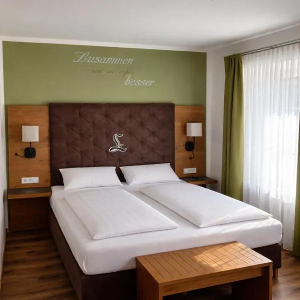 Hotel Lebzelter Straßwalchen, Familien und Business Aufenthalt, Seengebiet, Erlebnispark, khách sạn ở Strasswalchen