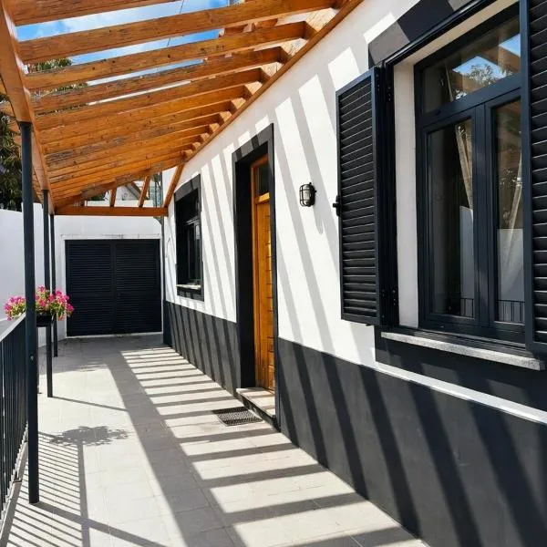 Spacious Boho 3BR House with Parking & Self Check-in, hotel no Funchal