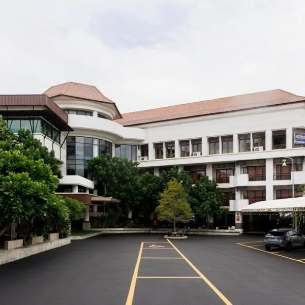 Central Place Hotel โรงแรมในท่าจีน