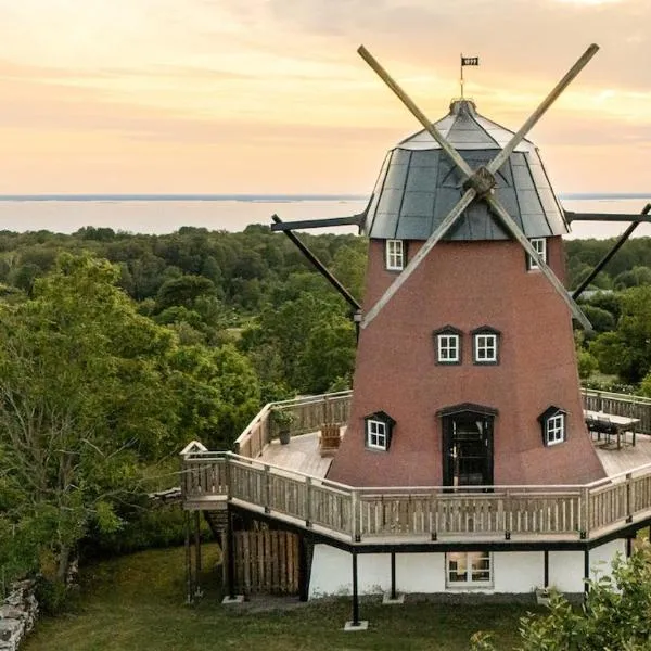 Windmill with the best sunset view, hotel in Borgholm