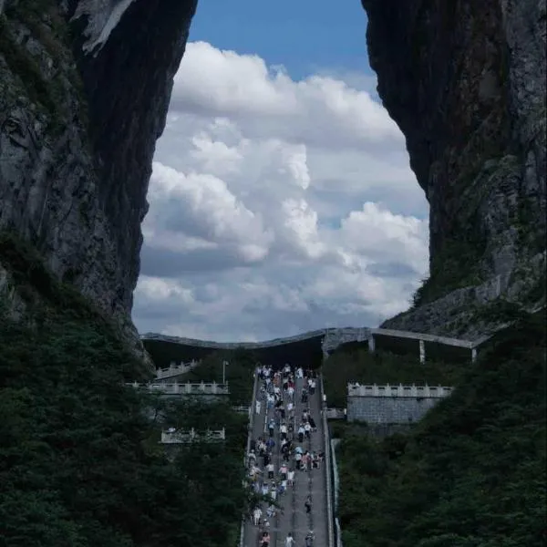 Zhangjiajie Waterfront Huajian Inn& Tianmen National Forest Park & Free pick up service โรงแรมในจางเจียเจี้ย