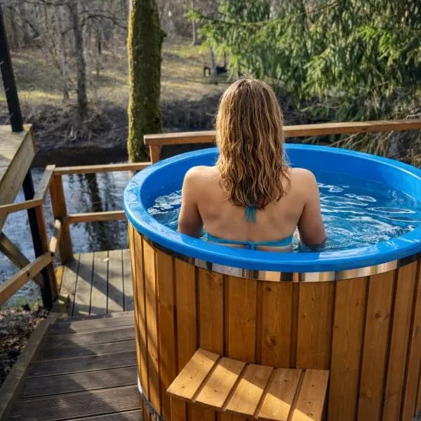 Guest House Jugland with Private Sauna Hot Tub and River Access Near Riga, Hotel in Bajāri