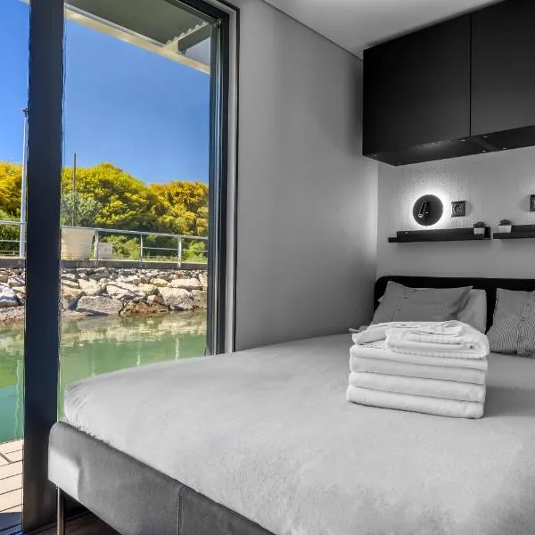 The Homeboat Company Albufeira, готель в Албуфейрі