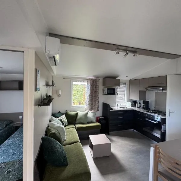 Bungalow 184B 6 personnes Wi-Fi Camping 4 étoiles Lac des Rêves: Pérols şehrinde bir otel
