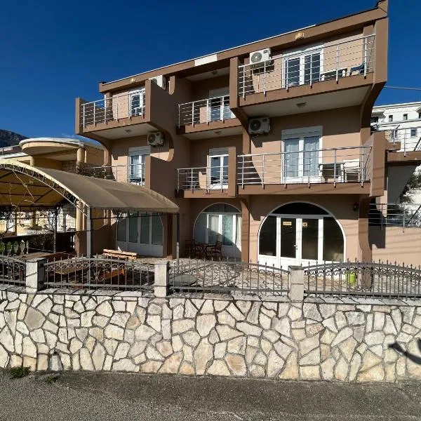 Villa Cherry, hotel a Bar