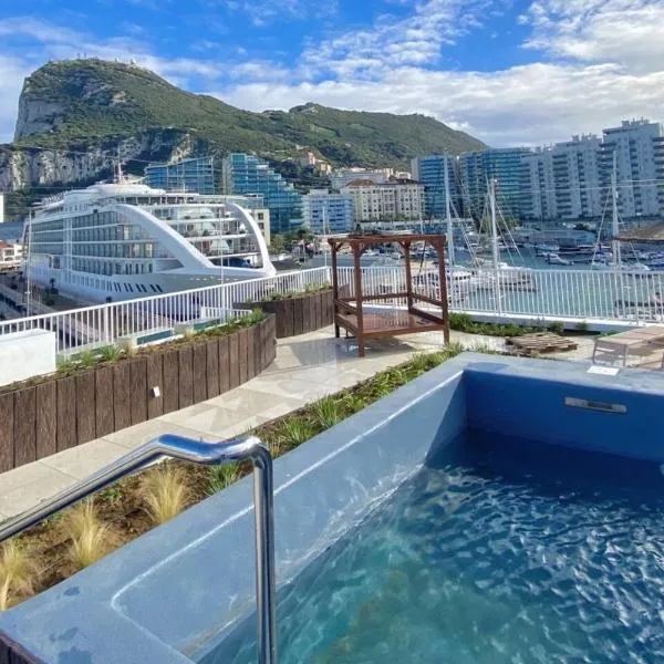 Luxury Resort Stay in Marina Club, Ocean Village, Gibraltar with Seafront Rock Views & Pools, khách sạn ở Gibraltar