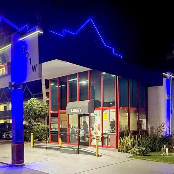 Days Inn by Wyndham Los Angeles LAX Airport Stadium Area, Los Angeles