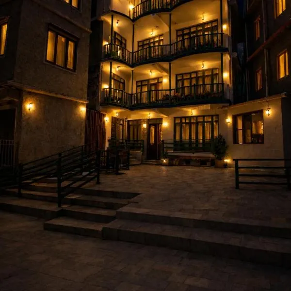 Ganga Cottage - comfortable stay near mall road manali, hotel a Manāli