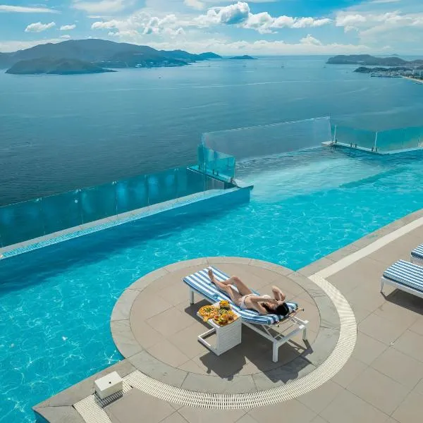 The AMG Suites Bayfront, hotel sa Nha Trang