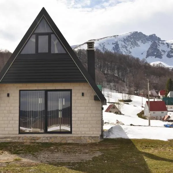 Zov planine, hotel na Žabljaku