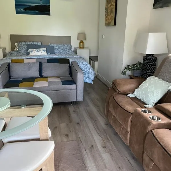 Basement studio apartment, hotel en Ballina