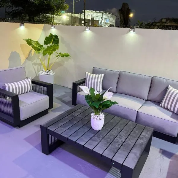 Casa Mi Luz - Family-Friendly 3BR Stay with Parking & Self Check-in, Hotel in San Juan