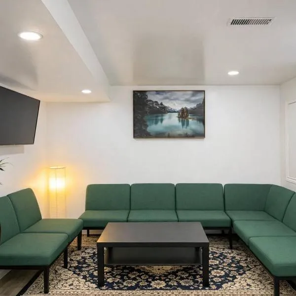 Stunning 2-Bed Room 1 - Bed Room Gem for rent in Scarborough, Near to Downtown Toronto, ξενοδοχείο στο Τορόντο