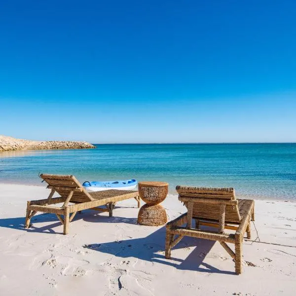 Loft Beachfront Bungalow with Private Beach, khách sạn ở Dakhla