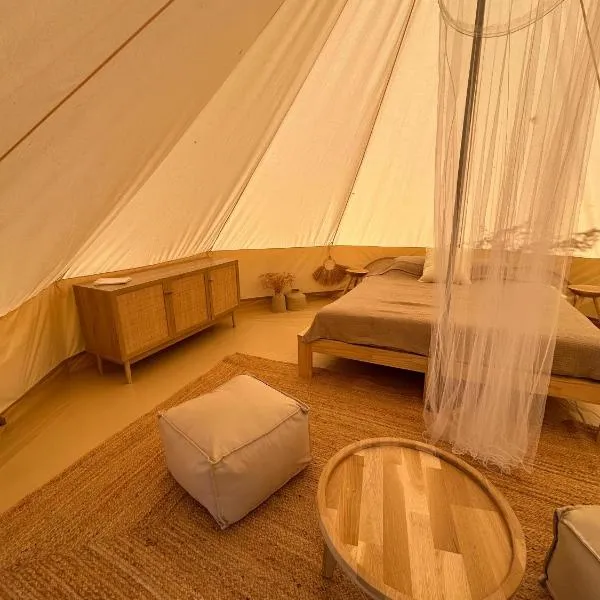 Amurg Glamping&Pool, hotel em Vadu