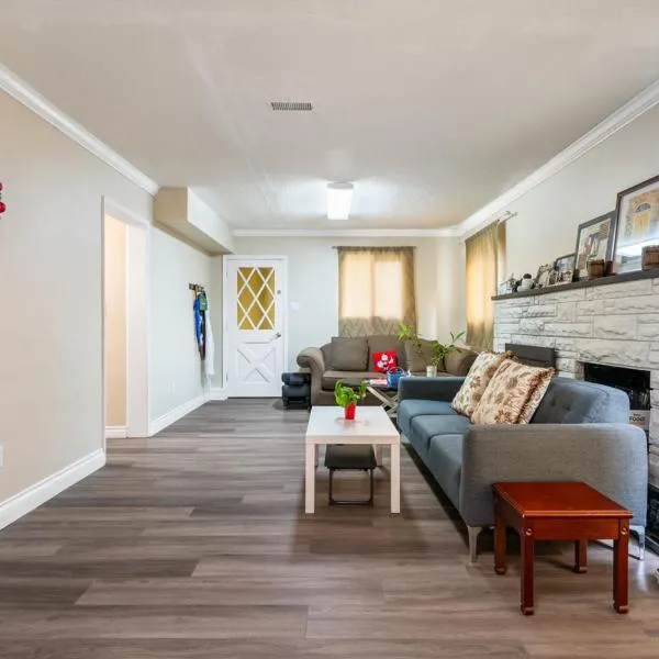 Unit in Dunbar near UBC and public transit, hotel u Vancouveru